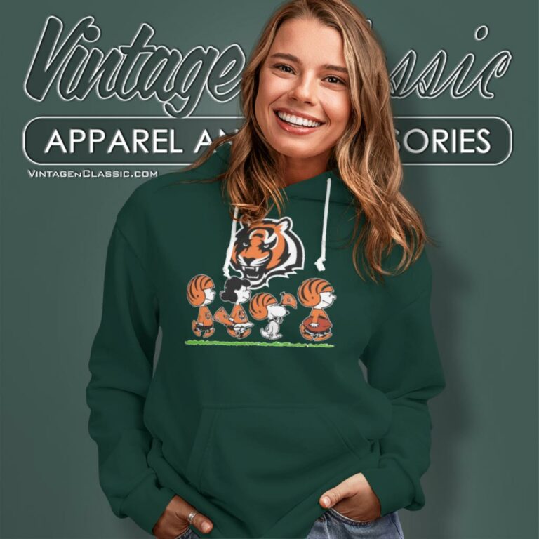 Snoopy Peanuts Cheer For The Cincinnati Bengals Hoodie Snoopy Peanuts Cheer For The Cincinnati Bengals Hoodie