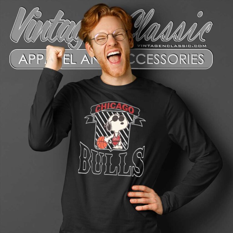 Snoopy Peanuts Chicago Bulls Long Sleeve Tee Snoopy Peanuts Chicago Bulls Long Sleeve Tee
