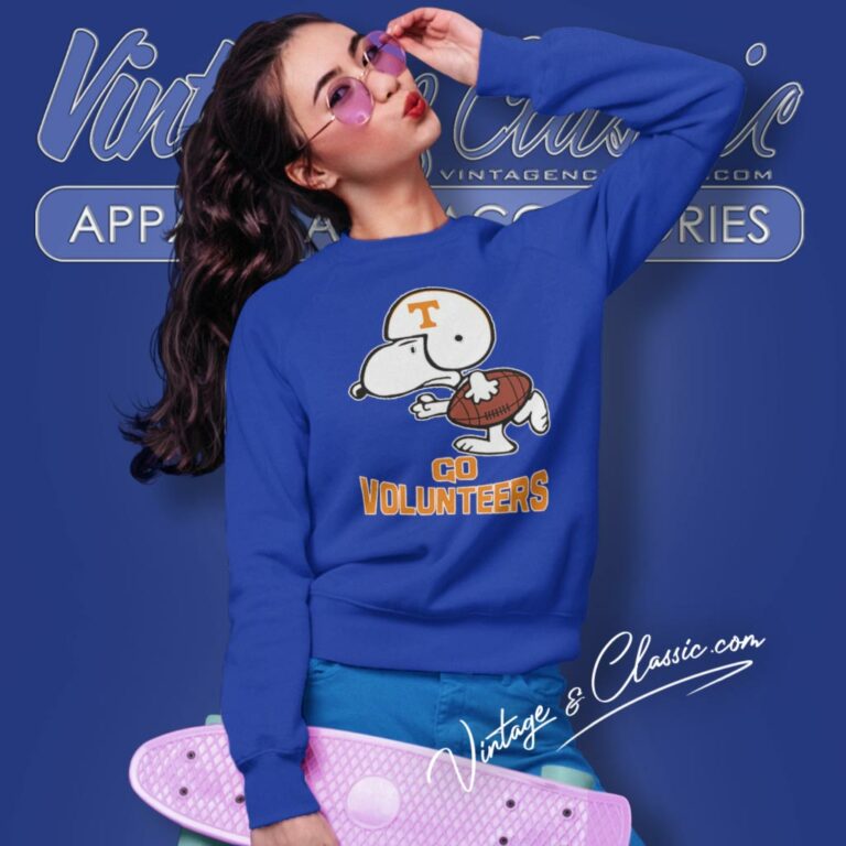 Snoopy Peanuts Tennessee Volunteers Sweatshirt Snoopy Peanuts Tennessee Volunteers Sweatshirt