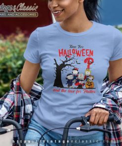 Snoopy Peanuts Time For Halloween And The Love For Philadelphia Phillies Women TShirt