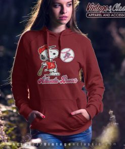Snoopy Playing Baseball Atlanta Braves Hoodie