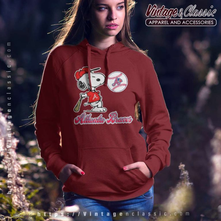 Snoopy Playing Baseball Atlanta Braves Hoodie Snoopy Playing Baseball Atlanta Braves Hoodie