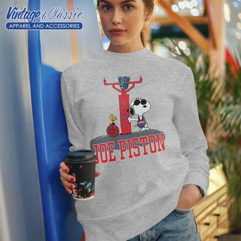 Snoopy Sports Detroit Pistons Sweatshirt Snoopy Sports Detroit Pistons Sweatshirt