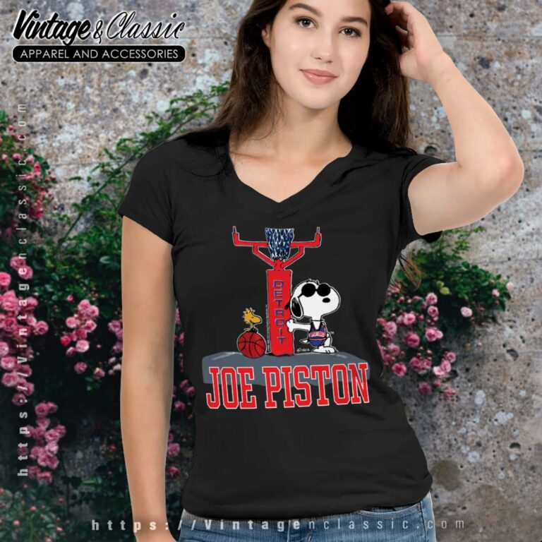 Snoopy Sports Detroit Pistons V Neckl Snoopy Sports Detroit Pistons V Neckl