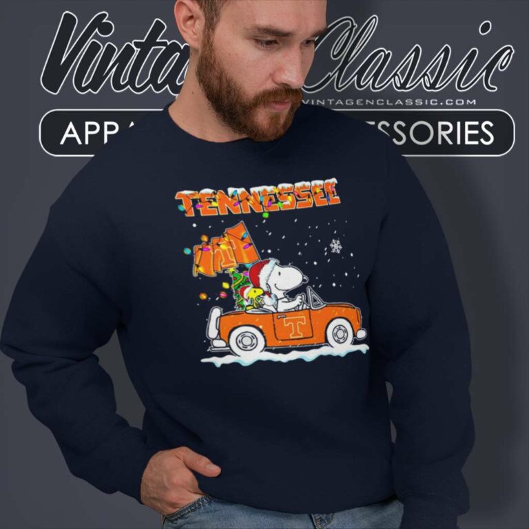 Snoopy Tennessee Volunteers Driver Car Christmas Sweatshirt Snoopy Tennessee Volunteers Driver Car Christmas Sweatshirt