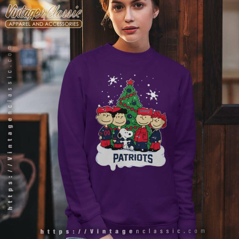 Snoopy The Peanuts New England Patriots Christmas Sweatshirt Snoopy The Peanuts New England Patriots Christmas Sweatshirt