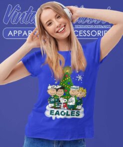 Snoopy The Peanuts Philadelphia Eagles Christmas Women TShirt