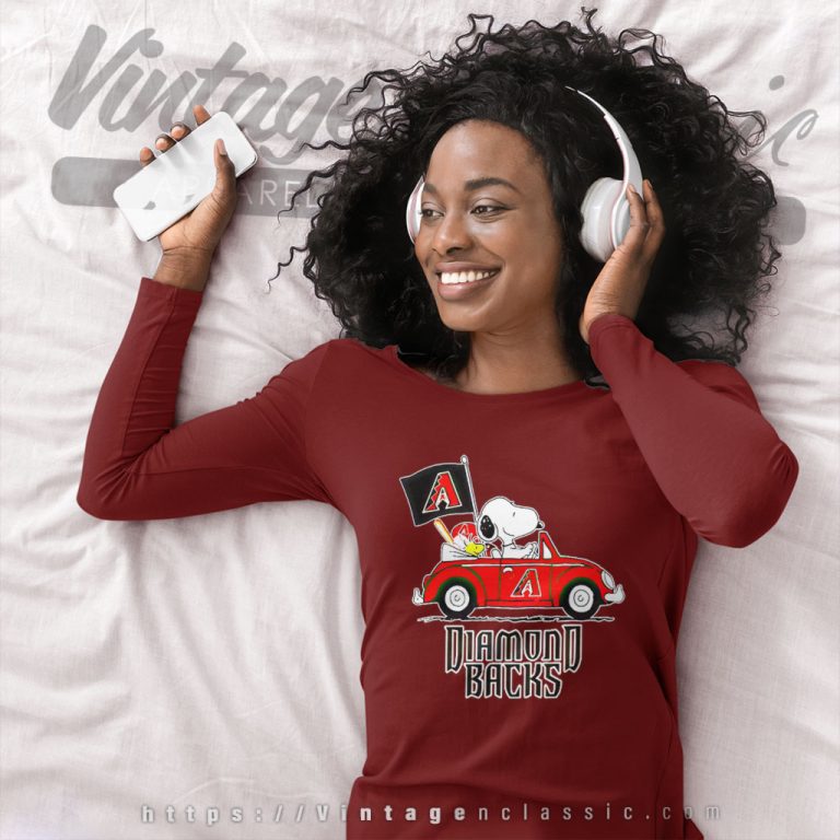 Snoopy Woodstock Driving Car Arizona Diamondbacks Long Sleeve Tee Snoopy Woodstock Driving Car Arizona Diamondbacks Long Sleeve Tee