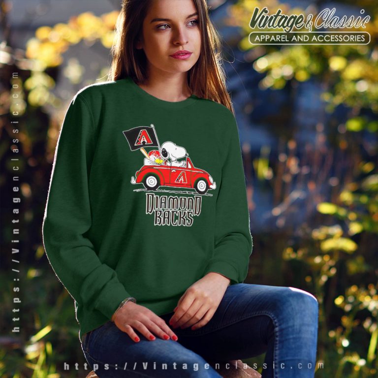 Snoopy Woodstock Driving Car Arizona Diamondbacks Sweatshirt Snoopy Woodstock Driving Car Arizona Diamondbacks Sweatshirt