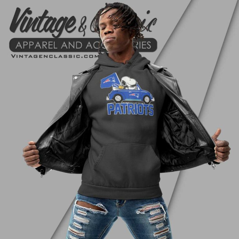 Snoopy Woodstock Driving Car New England Patriots Hoodie Snoopy Woodstock Driving Car New England Patriots Hoodie