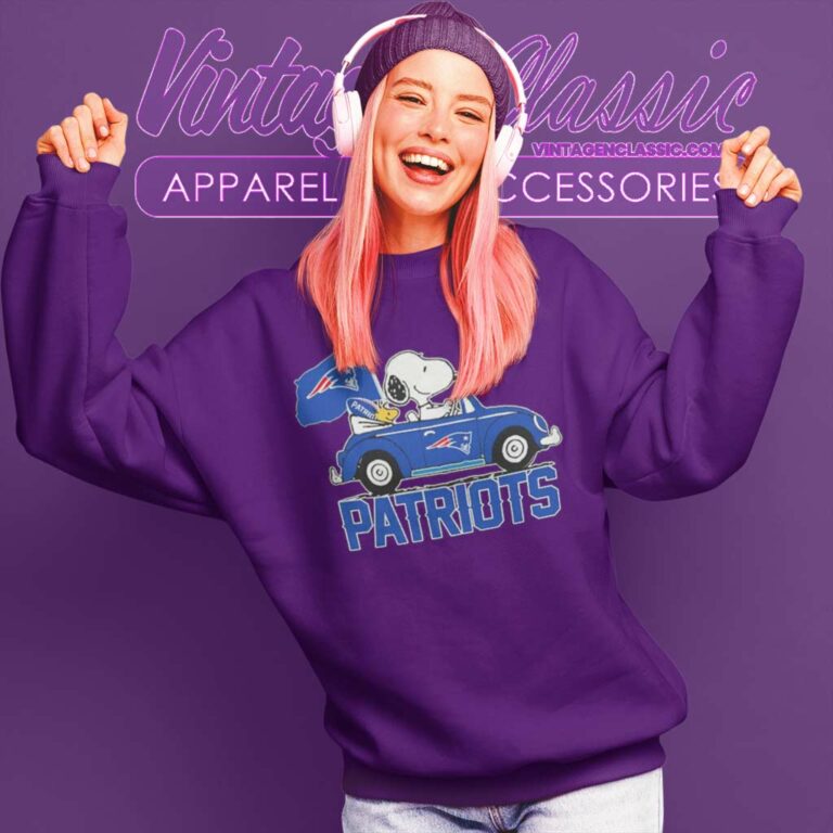 Snoopy Woodstock Driving Car New England Patriots Sweatshirt Snoopy Woodstock Driving Car New England Patriots Sweatshirt