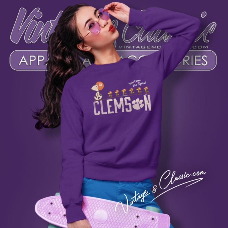 Snoopy Woodstock Here Come The Clemson Tigers Sweatshirt Snoopy Woodstock Here Come The Clemson Tigers Sweatshirt