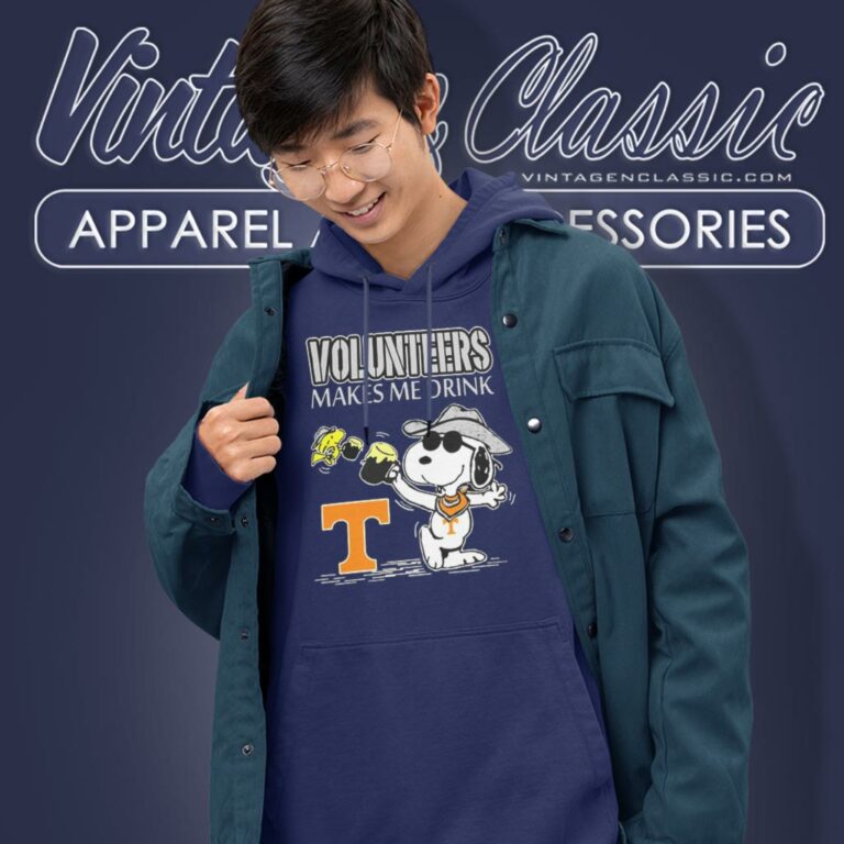 Snoopy Woodstock Tennessee Volunteers Makes Me Drinks Hoodie Snoopy Woodstock Tennessee Volunteers Makes Me Drinks Hoodie