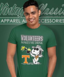 Snoopy Woodstock Tennessee Volunteers Makes Me Drinks T Shirt