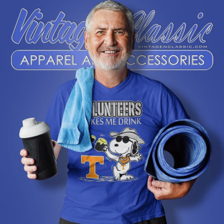 Snoopy Woodstock Tennessee Volunteers Makes Me Drinks V Neck TShirt Snoopy Woodstock Tennessee Volunteers Makes Me Drinks V Neck TShirt