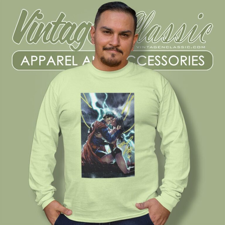 Superman Kissing Wonder Woman Long Sleeve Tee Superman Kissing Wonder Woman Long Sleeve Tee