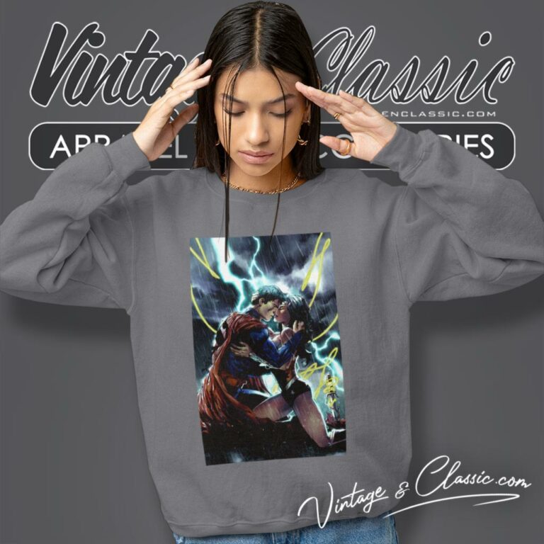 Superman Kissing Wonder Woman Sweatshirt Superman Kissing Wonder Woman Sweatshirt