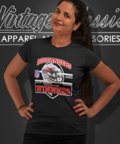 Tampa Bay Buccaneers Winners Champions 2023 Super Wild Card Nfl Divisional Helmet Women T Shirt