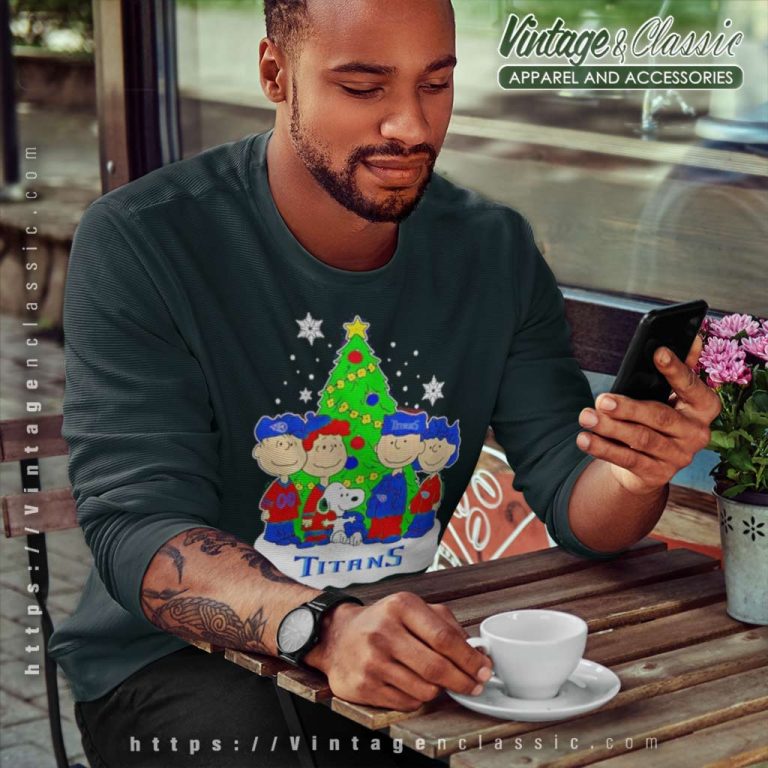 Tennessee Titans Shirt The Peanuts Characters Christmas 2023 Sweatshirt Tennessee Titans Shirt The Peanuts Characters Christmas 2023 Sweatshirt