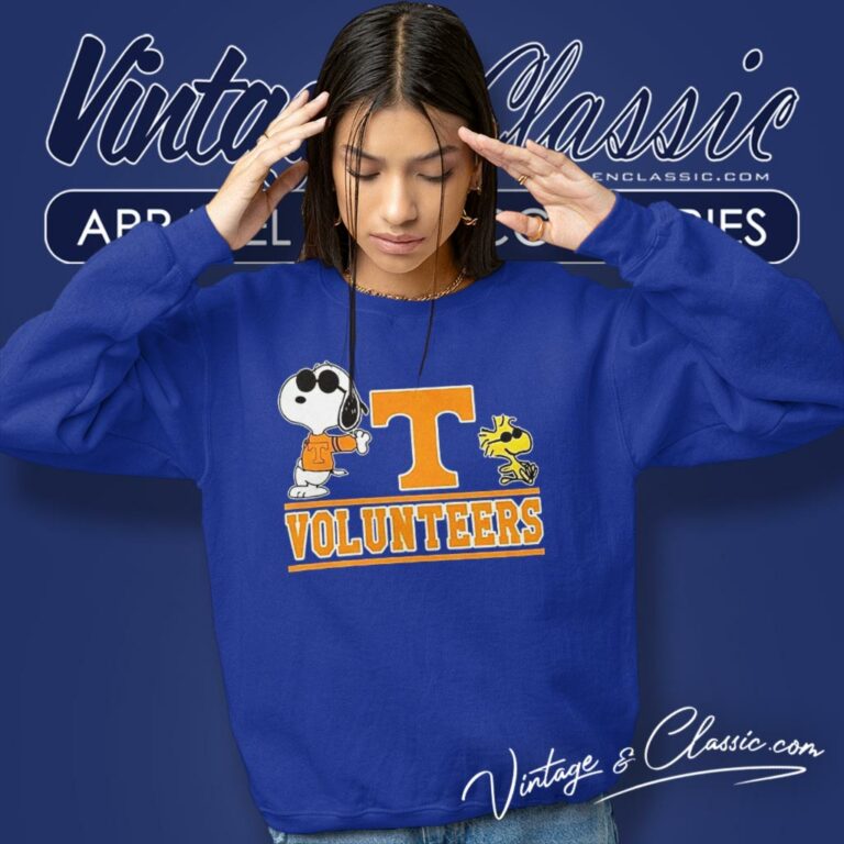 Tennessee Volunteers Snoopy And Woodstock Sweatshirt Tennessee Volunteers Snoopy And Woodstock Sweatshirt