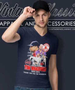 Tim Wakefield Shirt Thank You For The Memories Signatures 5 Tim Wakefield Shirt Thank You For The Memories Signatures V Neck TShirt
