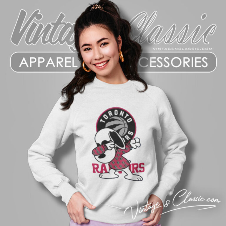 Toronto Raptors Snoopy Dabbing Sweatshirt Toronto Raptors Snoopy Dabbing Sweatshirt