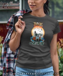Trick Treat Snoopy Teams New York Jets Women TShirt