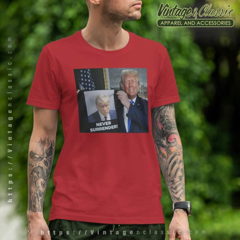Trump Holds Up Shirt Never Surrender T Shirt Trump Holds Up Shirt Never Surrender T Shirt