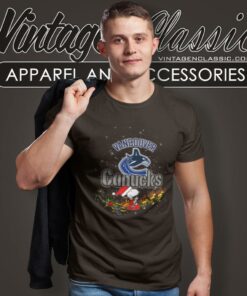 Vancouver Canucks Nhl Santa Snoopy And Woodstock Christmas T Shirt