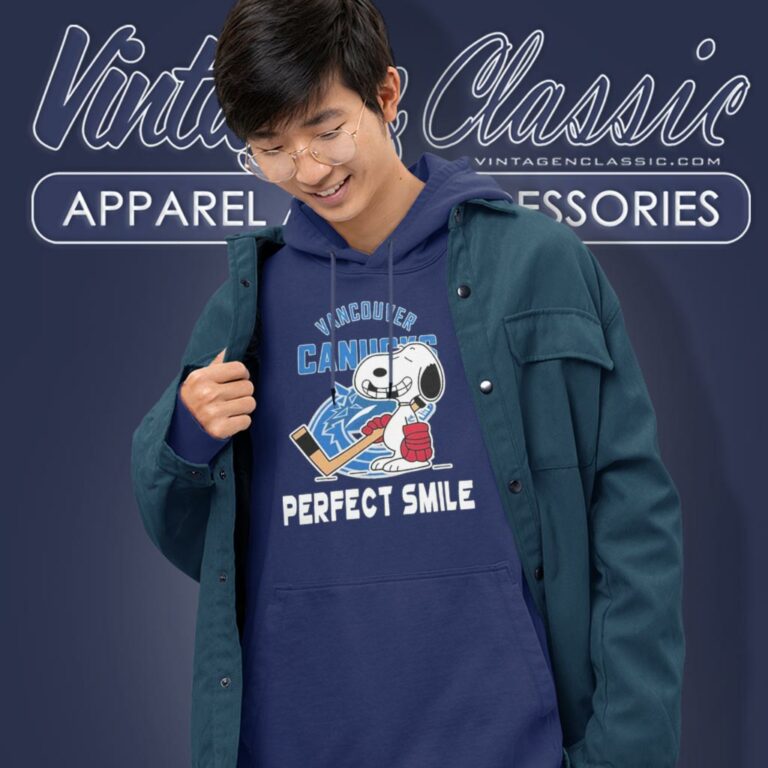 Vancouver Canucks Snoopy Perfect Smile Hoodie Vancouver Canucks Snoopy Perfect Smile Hoodie