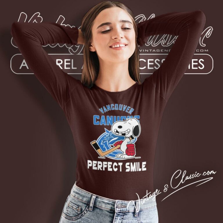 Vancouver Canucks Snoopy Perfect Smile Long Sleeve Tee Vancouver Canucks Snoopy Perfect Smile Long Sleeve Tee