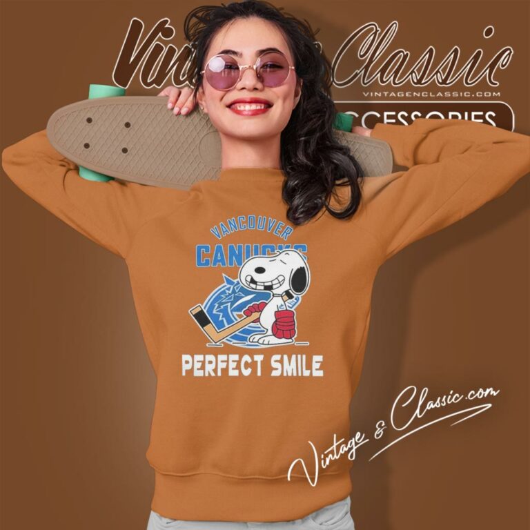 Vancouver Canucks Snoopy Perfect Smile Sweatshirt Vancouver Canucks Snoopy Perfect Smile Sweatshirt