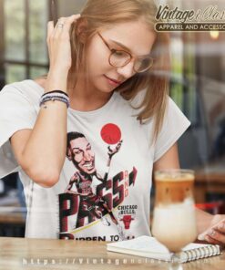 Vintage 1991 Pippen To Jordan Pass And Smash Chicago Bulls Women TShirt