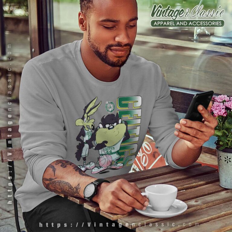 Vintage 1993 Boston Celtics Looney Tunes Sweatshirt Vintage 1993 Boston Celtics Looney Tunes Sweatshirt