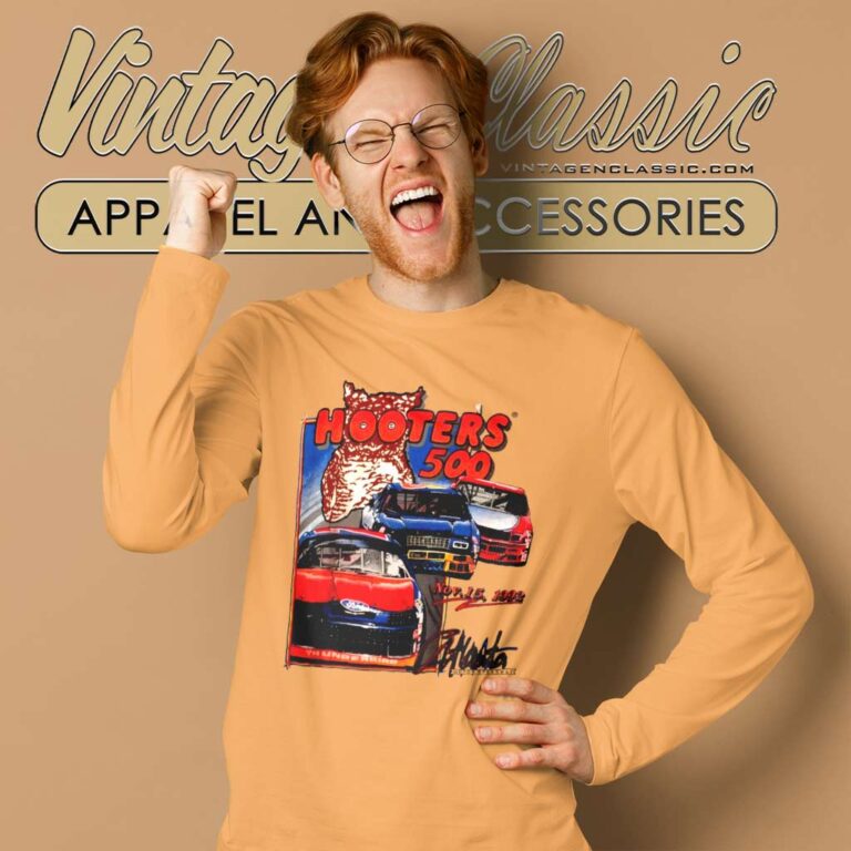 Vintage 90s Hooters 500 Atlanta Long Sleeve Tee Vintage 90s Hooters 500 Atlanta Long Sleeve Tee