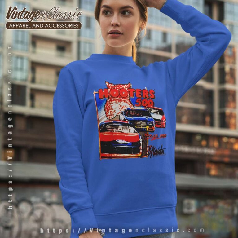 Vintage 90s Hooters 500 Atlanta Sweatshirt Vintage 90s Hooters 500 Atlanta Sweatshirt