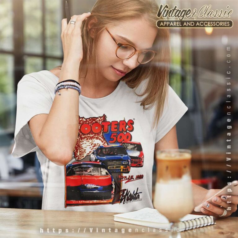 Vintage 90s Hooters 500 Atlanta Women TShirt Vintage 90s Hooters 500 Atlanta Women TShirt