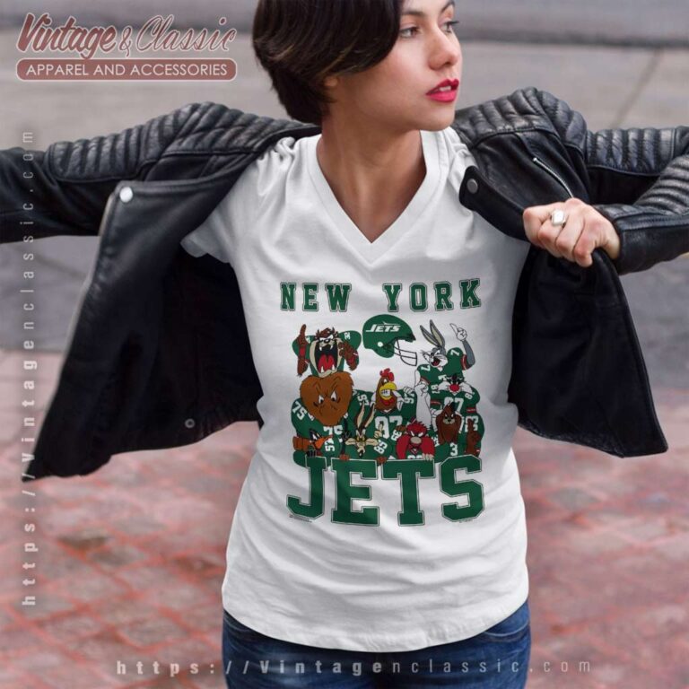 Vintage 90s New York Jets Looney Tunes V Neck TShirt Vintage 90s New York Jets Looney Tunes V Neck TShirt
