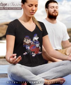 Vintage Taz Bugs Bunny Kris Kross Buffalo Bills V Neck TShirt
