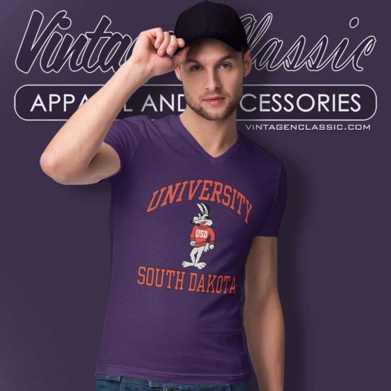 Vintage University Of South Dakota Wiley Coyote V Neck TShirt Vintage University Of South Dakota Wiley Coyote V Neck TShirt