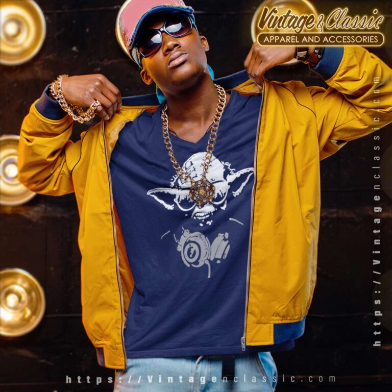 Yoda Sungless With Silver Earphones Star Wars V Neck TShirt Yoda Sungless With Silver Earphones Star Wars V Neck TShirt